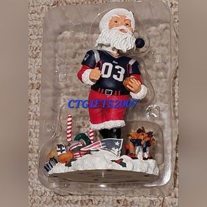 BNIB NFL NEW ENGLAND PATRIOTS FOOTBALL LEGENDS OF THE FIELD BOBBLEHEAD SANTA.